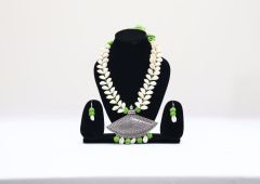 Elegant Green Dori Necklace & Earring Set with Pendant | Saras Aajeevika